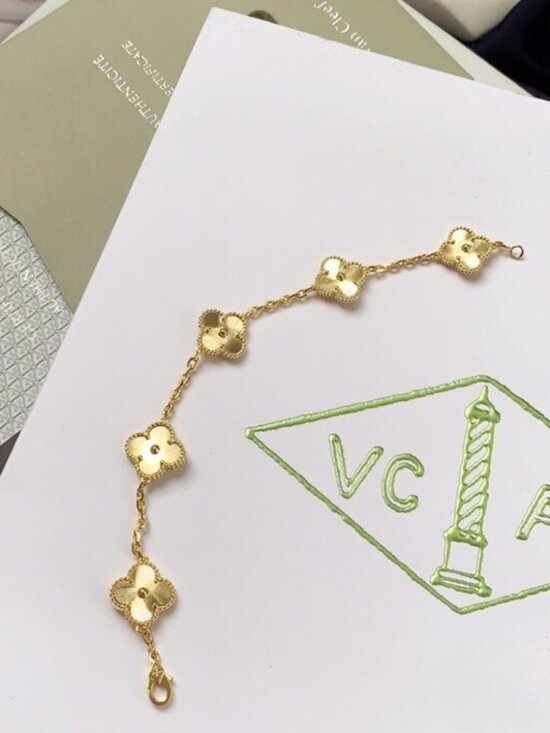 Authentic Women's Van Cleef & Arpels 5 Motif Alhambra Bracelet 18K Gold - Picture 2 of 6